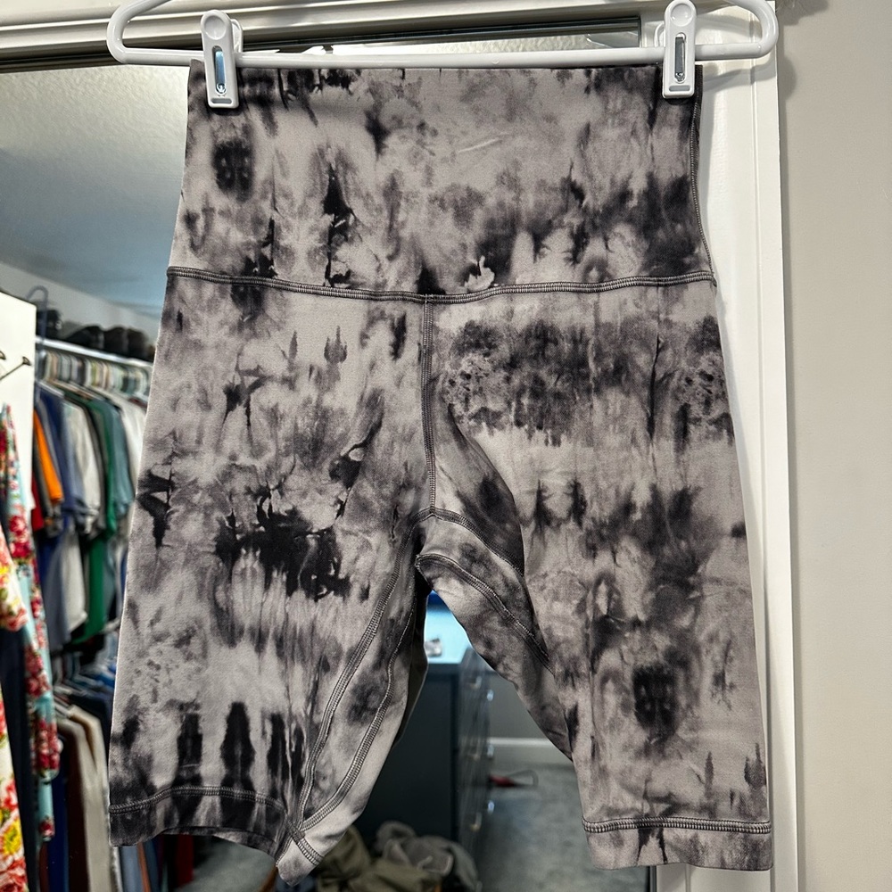 Lululemon biker shorts sz 8